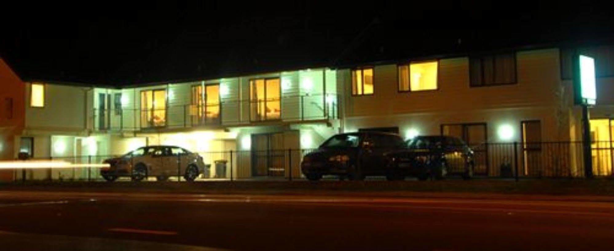 123 Motel Christchurch Extérieur photo